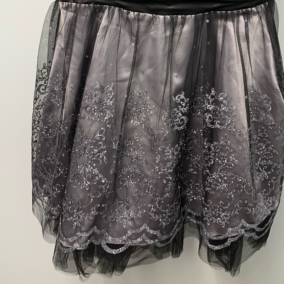 Stunning silver dress - Picture 3 of 9